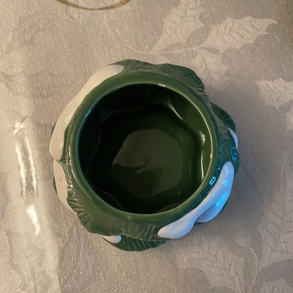 Christmas Sugar and Creamer Fine Ceramic Set. - Picture 11 of 13